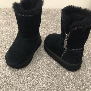 Black uggs